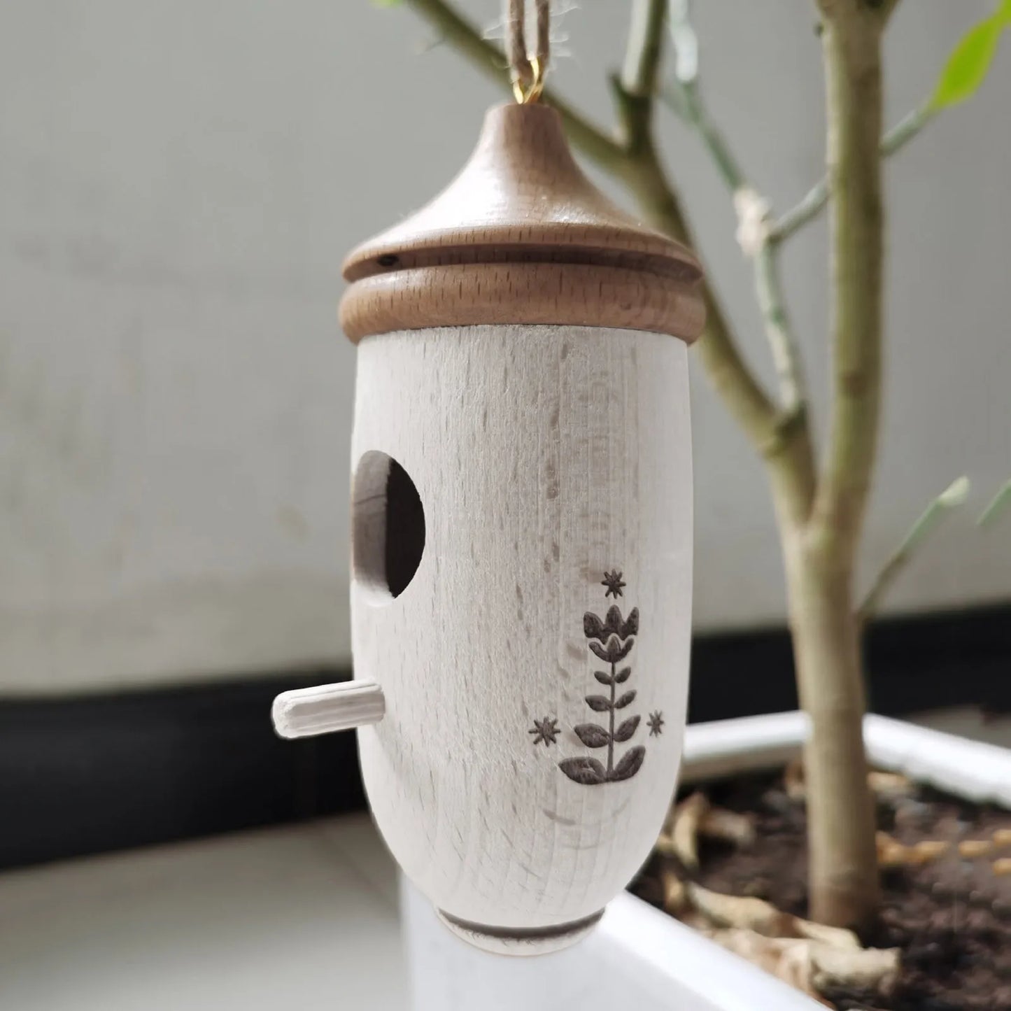 Wooden Birdhouse: Welcome Birds into Your Garden Oasis!