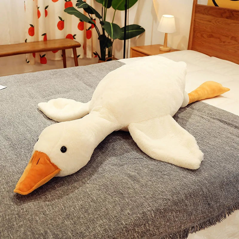 Plush Goose Toy: Soft and Cuddly Gift for Your Child!