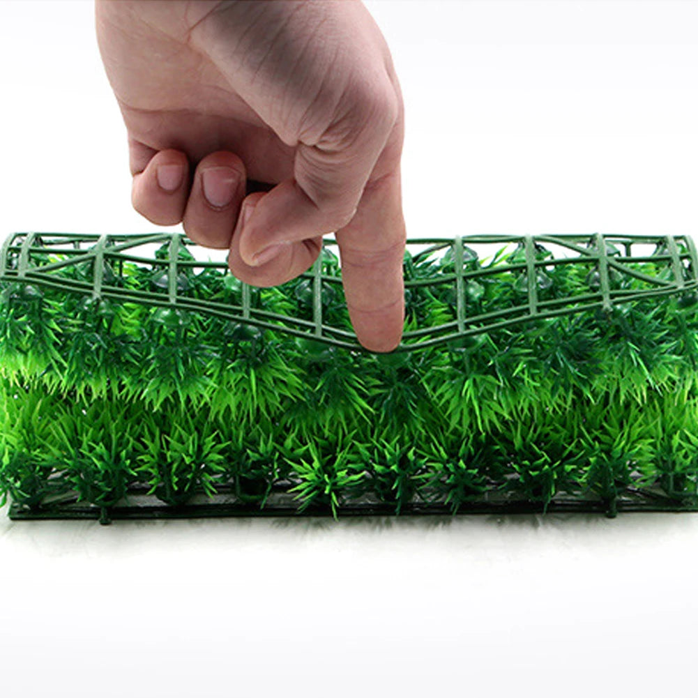 Simulation Landscaping Supplies: Accessories for fish tanks, lifelike designs.